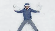 Olivia macht Schneeengel. Olivia macht Schneeengel.