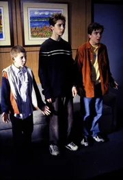 "Malcolm mittendrin", "Beim Psychiater." Hal und Lois suchen Hilfe bei einem Psychiater. Im Bild (v.li.): Dewey (Erik Per Sullivan), Reese (Justin Berfield) und Malcolm (Frankie Muniz). "Malcolm mittendrin", "Beim Psychiater." Hal und Lois suchen Hilfe bei einem Psychiater. Im Bild (v.li.): Dewey (Erik Per Sullivan), Reese (Justin Berfield) und Malcolm (Frankie Muniz).