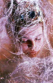 Dornröschen (Danka Dinková) ist in einen 100-jährigen Schlaf versunken. Dornröschen (Danka Dinková) ist in einen 100-jährigen Schlaf versunken.