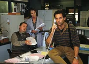 Kriminalkommissar Eschenbach (Matthias Bullach, re.), Hauptkommissar Kehler (Wolfgang Bathke, li.) und Staatsanwältin Glaser (Britta Schmeling) ermitteln in einem Mordfall, der sich im Nachtclub-Millieu ereignete. Kriminalkommissar Eschenbach (Matthias Bullach, re.), Hauptkommissar Kehler (Wolfgang Bathke, li.) und Staatsanwältin Glaser (Britta Schmeling) ermitteln in einem Mordfall, der sich im Nachtclub-Millieu ereignete.