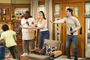 (v.l.n.r.) Calvin Butler (Cedric the Entertainer); Gemma Johnson (Beth Behrs); Dave Johnson (Max Greenfield)