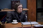 Hetty Lange (Linda Hunt) Hetty Lange (Linda Hunt)