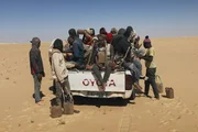 NZZ Format: Mit Migranten durch die Sahara - Europas neue Grenze in Afrika (Screenshot aus dem Film).