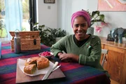 Nadiyas Familien-Lieblingsrezepte Folge 1 Ein bekanntes Gesicht in Grossbritannien: TV-Köchin Nadiya Hussain Copyright: SRF/BBC Nadiyas Familien-Lieblingsrezepte Folge 1 Ein bekanntes Gesicht in Grossbritannien: TV-Köchin Nadiya Hussain Copyright: SRF/BBC
