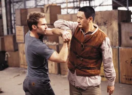 Im Training: Seann William Scott als Kar, Chow Yun-Fat als namenloser M&ouml;nch (Copyright SRF)
