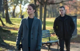 L-R: Heather Lee (Alicia Vikander) und Jason Bourne (Matt Damon)