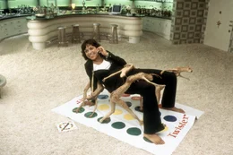 Ein kleines Spiel mit Freunden: Laura Vasquez (Rosario Dawson) ...