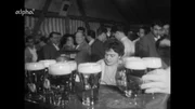 Impressionen vom Sch&uuml;tzenfest in Kreiensen 1961 - ohne Bier geht nichts.