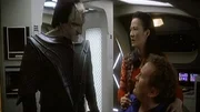 Gul Evek (Richard Poe), Keiko O'Brien (Rosalind Chao) und Miles O'Brien (Colm Meaney)