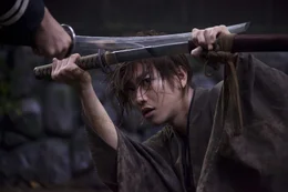 Der fr&uuml;here Samurai K&auml;mpfer Kenshin Himura (Takeru Sato) hat der Gewalt abgeschworen und wandert ziellos durch Japan, um dort zu helfen, wo Menschen in Not sind. Doch auf der Suche nach Frieden mit sich selbst, holt ihn seine Geschichte in Form eines gleichnamigen Killers wieder ein ...