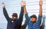 L-R: Doug O'Riordan / Mason (Bud Spencer) und Rosco Frazer / Steinberg (Terence Hill).