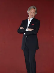 In Sachen Hochzeitskleid ist Monte Durham ein Experte.