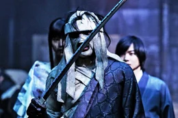 Der b&ouml;sartige Schwertk&auml;mpfer Makoto Shishio (Tatsuya Fujiwara) will Japan in eine Katastrophe st&uuml;rzen.