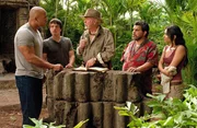 L - R: Dwayne Johnson als Hank, Josh Hutcherson als Sean, Michael Caine als Alexander, Luis Guzm&aacute;n als Gabato, Vanessa Hudgens als Kailani