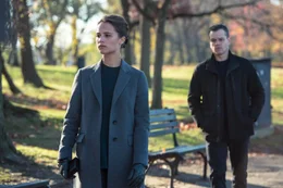 Heather Lee (Alicia Vikander), Jason Bourne (Matt Damon)