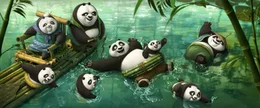 Pos (M.) leiblicher Vater Li (r.) nimmt ihn mit in sein entlegenes Dorf voller tollpatschiger Pandas. Doch die Idylle wird bedroht ...