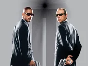 L-R: Jay (Will Smith) und Kay (Tommy Lee Jones)