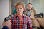 Paul (Daniel Roesner, l.) und dessen Vater Klaus Renner (Michael Brandner) sind in die Fänge der Verbrecher geraten und schweben in Lebensgefahr...