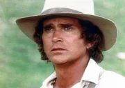 Entsetzt muss Charles (Michael Landon) mit ansehen, wie das Ehepaar Cooper einen Abhang hinunterstürzt und tödlich verunglückt. Entsetzt muss Charles (Michael Landon) mit ansehen, wie das Ehepaar Cooper einen Abhang hinunterstürzt und tödlich verunglückt.