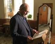 Dr. Aaron Glassman (Richard Schiff) Dr. Aaron Glassman (Richard Schiff)