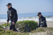 Leroy Jethro Gibbs (Mark Harmon, l.); Nick Torres (Wilmer Valderrama, r.)
