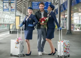 New York oder Berlin? Ein Leben mit Klaus (Oliver Mommsen, M.) oder mit Felis (Jasmin Schwiers, l.) Baby? Charlotte (Jasmin Gerat, r.) versucht beides, aber es wird immer klarer: Irgendwann muss sie sich entscheiden ...; New York oder Berlin? Ein Leben mit Klaus (Oliver Mommsen, M.) oder mit Felis (Jasmin Schwiers, l.) Baby? Charlotte (Jasmin Gerat, r.) versucht beides, aber es wird immer klarer: Irgendwann muss sie sich entscheiden ...