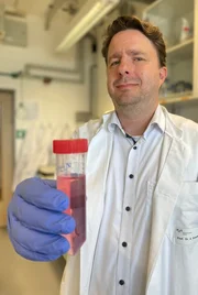 Wird man das Erbgut von Patienten mit Immundefizienz bald durch eine Gentherapie verändern können? Wird man das Erbgut von Patienten mit Immundefizienz bald durch eine Gentherapie verändern können?