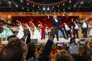 Walzerkönig André Rieu verzaubert seine Zuschauer und Zuschauerinnen erneut mit einem wunderschönen Weihnachtskonzert, direkt aus seiner Heimatstadt Maastricht.