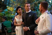 (v.l.n.r.) Dr. Claire Finn (Penny Johnson Jerald); Isaac (Mark Jackson); Lieutenant Gordon Malloy (Scott Grimes)