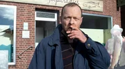 Hanno (Hanns J&ouml;rg Krumpholz) sieht wie S&ouml;ren und Zoe alles ausmisten.