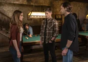 (v.l.n.r.) Evie (Hanneke Talbot); Dean Winchester (Jensen Ackles); Sam Winchester (Jared Padalecki)