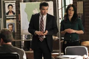 Auf der Suche nach Patrick Jane und Lorelei Martins: Robert Kirkland (Kevin Corrigan, l.) und Teresa Lisbon (Robin Tunney, r.) ... Auf der Suche nach Patrick Jane und Lorelei Martins: Robert Kirkland (Kevin Corrigan, l.) und Teresa Lisbon (Robin Tunney, r.) ...