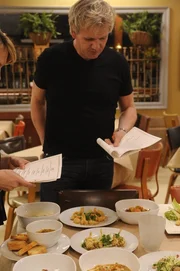 Gordon Ramsay wei&szlig;: Zu einem typischen S&uuml;dstaatenrestaurant geh&ouml;rt auch das passende Essen ...