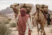 Spielszene: Jahrhunderte lang zogen Händler und Nomaden durch die arabische Wüste. Spielszene: Jahrhunderte lang zogen Händler und Nomaden durch die arabische Wüste.