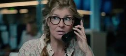 Lisa Larson (Connie Britton)