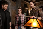 (v.l.n.r.) Dean Winchester (Jensen Ackles); Jody Mills (Kim Rhodes); Sam Winchester (Jared Padalecki)