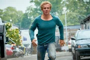 Paul (Daniel Roesner) verfolgt den flüchtigen Gangster.