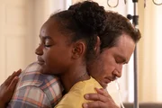 Brad Wolgast (Mark-Paul Gosselaar, l.); Amy Bellafonte (Saniyya Sidney, r.) Brad Wolgast (Mark-Paul Gosselaar, l.); Amy Bellafonte (Saniyya Sidney, r.)