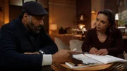 Joe West (Jesse L. Martin, l.); Cecile Horton (Danielle Nicolet, r.)