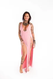 Reality Sternchen Jemma Lucy ist mit ihrem offenherzigen Look und den viel zu knappen Outfits eine echte Herausforderung für das Umstyling Team, denn sie soll einen edgy aber auch eleganten Look erhalten ...
