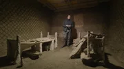 Dr. Gabriel Zuchtriegel untersucht das Zimmer f&uuml;r versklavte Personen in der Villa in Civita Giuliana, Pompeji. (National Geographic)