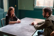 LAW & ORDER -- "Catch and Kill" Episode 24001 -- Pictured: (l-r) Maura Tierney als Lt. Jessica Brady, Ari Blinder als Jeff Sanders.
