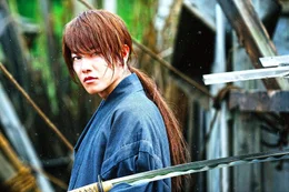 Samurai Kenshin Himura (Takeru Sato) hat eigentlich dem T&ouml;ten abgeschworen. Doch als die Berater des Kaisers ihn um Hilfe bitten, greift er wieder zum Schwert ...