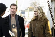 Remy Scott (Dylan McDermott, l.); Nina Chase (Shantel VanSanten, r.)