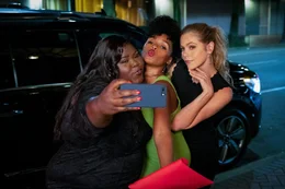 L-R: Dawn (Gabourey Sidibe), Veronica / Eden (Janelle Mon&aacute;e) und Sarah (Lily Cowles)