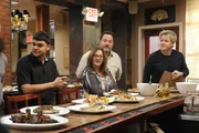 Viel Arbeit wartet auf Gordon Ramsay (r.) und das Team des Café Tavolini ... Viel Arbeit wartet auf Gordon Ramsay (r.) und das Team des Café Tavolini ...