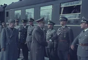FLORENZ, ITALIEN - 1. OKTOBER: Der deutsche Bundeskanzler Adolf Hitler (1889-1945) trifft sich im Oktober 1940 mit dem italienischen Ministerpr&auml;sidenten Benito Mussolini (1883-1945) und Offizieren der Achsenm&auml;chte auf dem Bahnhof in Florenz, Italien.