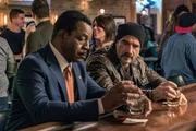 Mark Jefferies (Carl Weathers, l.), Alvin Olinsky (Elias Koteas)