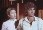 Caroline (Karen Grassle, l.) und Charles (Michael Landon, r.) stehen vor einer schweren Entscheidung. Sollen sie die beiden Waisenkinder James und Cassandra dem Ehepaar Tomkins zur Adoption freigeben? Caroline (Karen Grassle, l.) und Charles (Michael Landon, r.) stehen vor einer schweren Entscheidung. Sollen sie die beiden Waisenkinder James und Cassandra dem Ehepaar Tomkins zur Adoption freigeben?