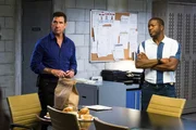 L-R: Dylan McDermott als Supervisory Special Agent Remy Scott und Edwin Hodge als Special Agent Ray Cannon